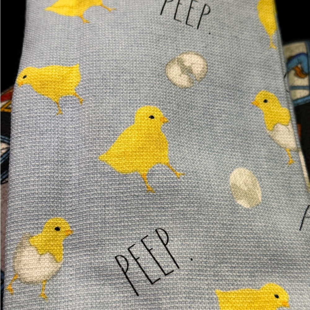 Rae Dunn Kitchen Towels - set of 3 - PEEP 🐥 with baby chicks design NWT - Picture 4 of 6